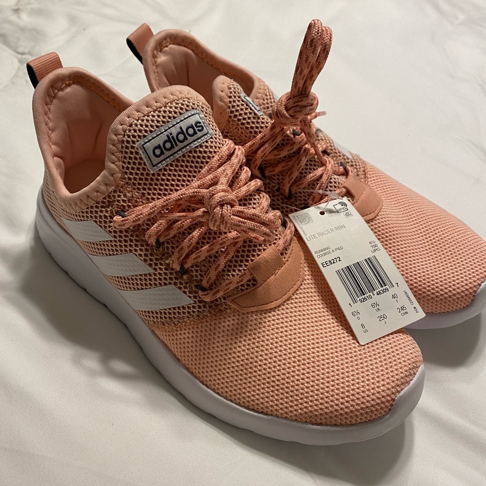NWT size8 Women’s Adidas CloudFoam Tennis shoes